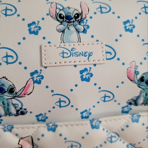 Disney's Stitch Weekender Bag - Picture 2 of 5